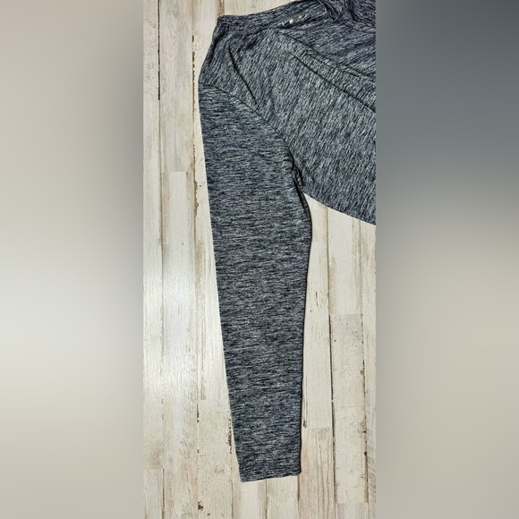 Under Armour HeatGear Women’s XXL Gray Long Sleeve Fitted Athletic Shirt - Picture 7 of 12